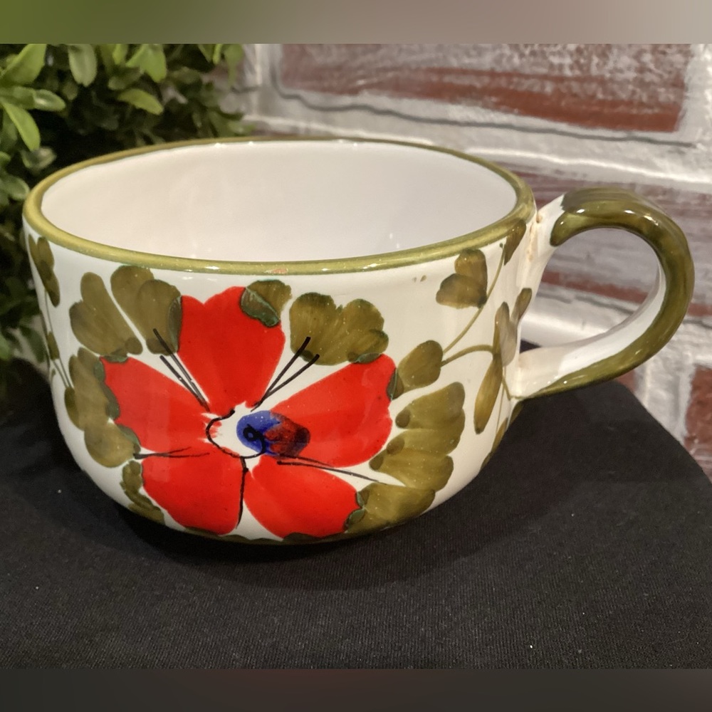 🔴 Beautiful ceramic flower painted coffee tea mug from “Italy” - large - nice